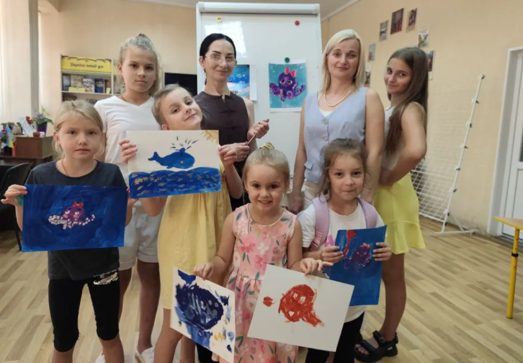 В Охтирці для дітей провели творчий майстер-клас «Водяний світ»