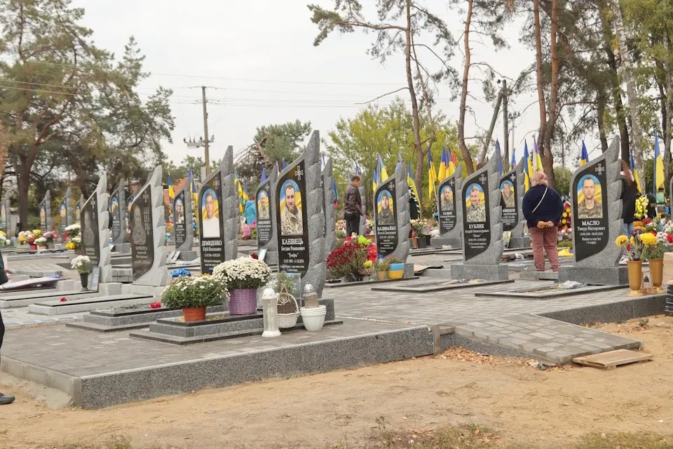 В Охтирці після скандалу запроваджують нові правила поховань на Алеї Слави