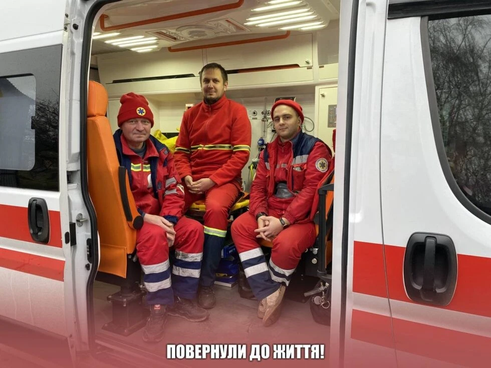 Три розряди між життям і смертю: у Конотопі врятували чоловіка з раптовою зупинкою серця