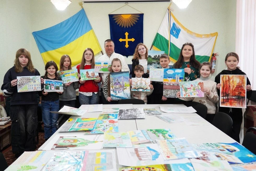 Охтирка очима дітей: міський конкурс зібрав десятки юних художників