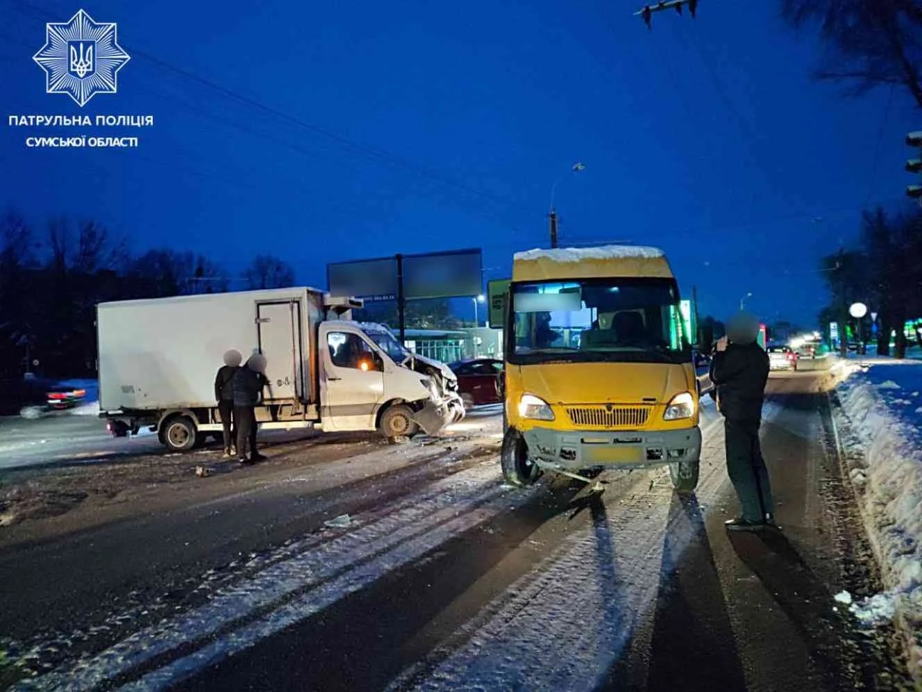 У Сумах вантажівка протаранила маршрутку: пасажирка у лікарні
