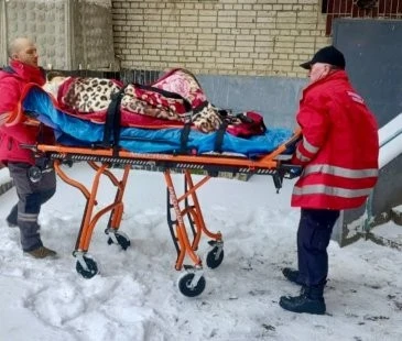 Щодня на виклик: волонтери Червоного Хреста на Сумщині перевезли сотні маломобільних людей