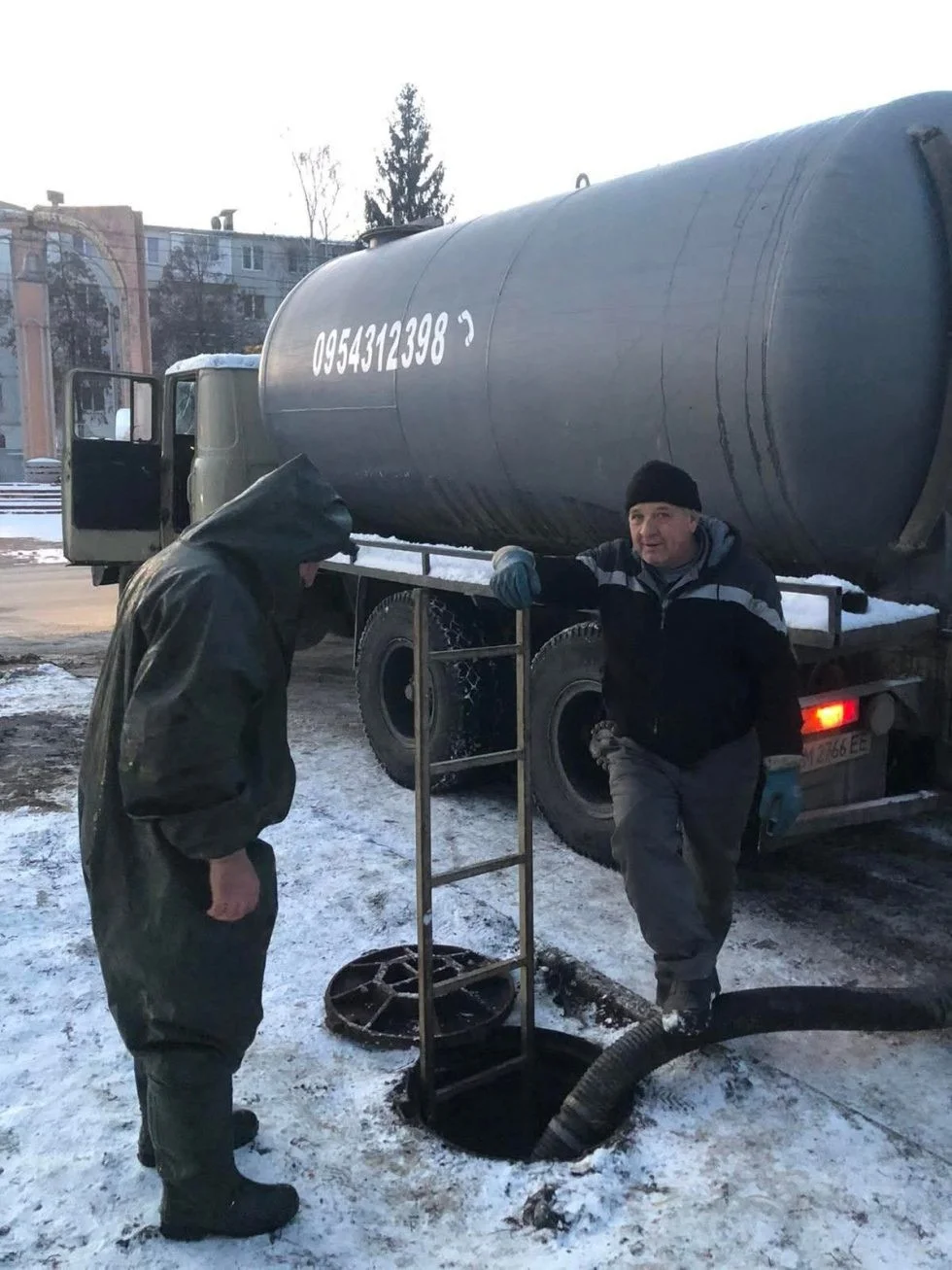 В Охтирці тривають роботи з ліквідації масштабної аварії каналізації