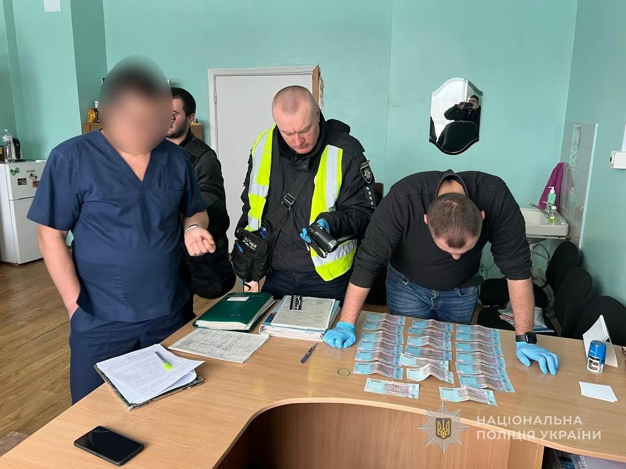 На Сумщині лікар вимагав 20 тис грн за фальшиву довідку для військкомату