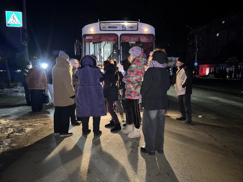 Ми не виправдовуємо Росію, ми хочемо справедливості»: у Сумах містяни три години блокували дороги через нерівномірні відключення