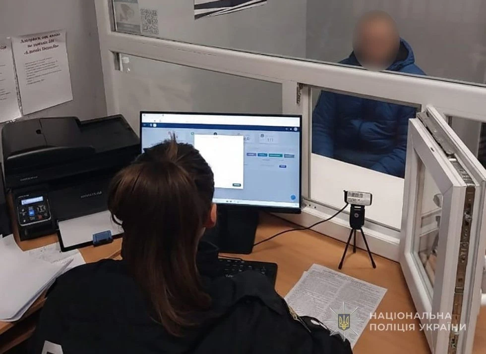 Невдала втеча з гаджетом: на Сумщині затримали грабіжника магазину електроніки