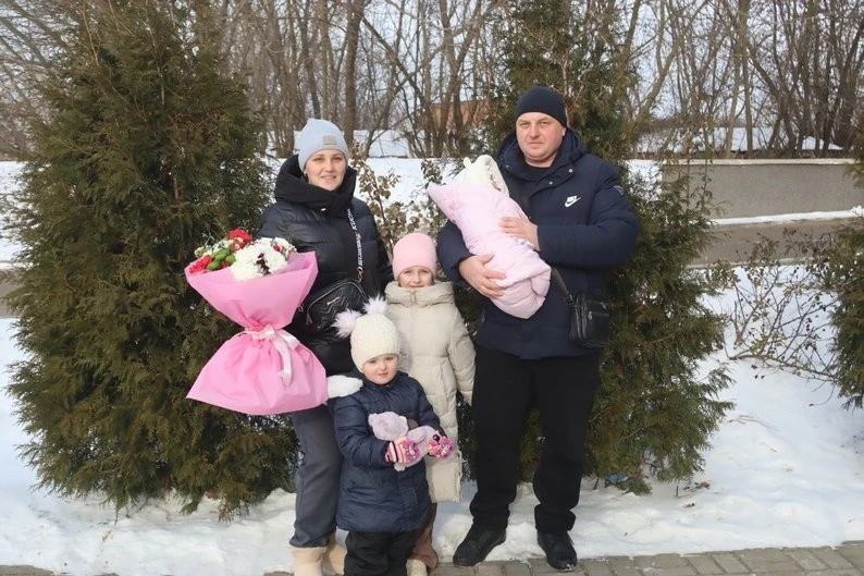 Майбутнє народжується в Охтирці»: як місцевий пологовий будинок залучає породіль комфортом та виплатами