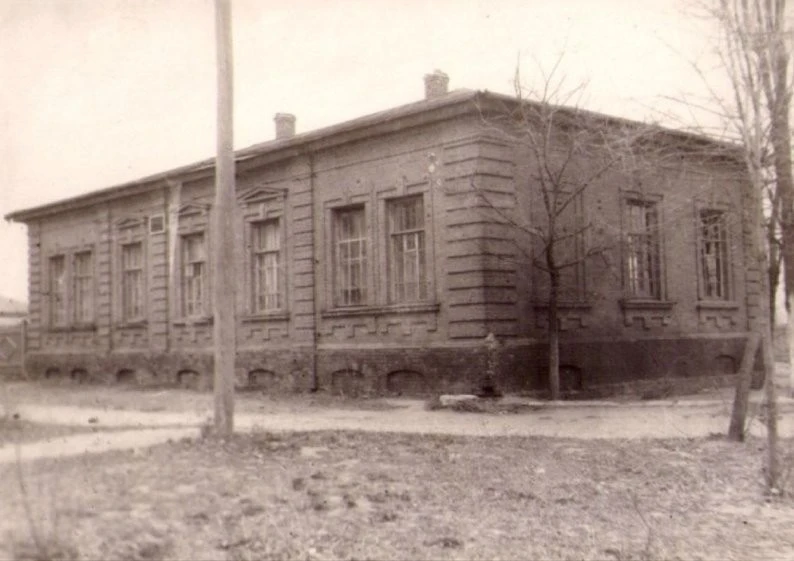 114 тисяч історій та книжковий торт: як Сумська обласна дитяча бібліотека святкує 105-річчя