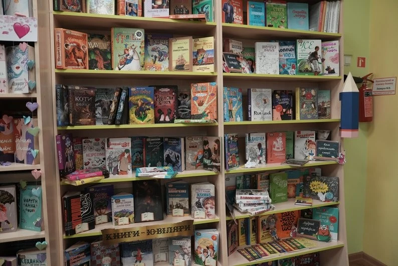 114 тисяч історій та книжковий торт: як Сумська обласна дитяча бібліотека святкує 105-річчя