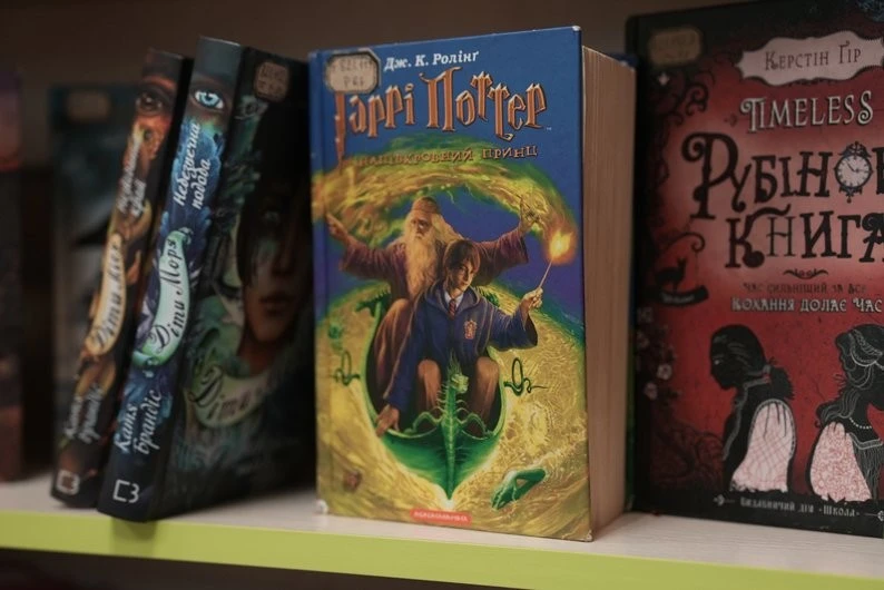 114 тисяч історій та книжковий торт: як Сумська обласна дитяча бібліотека святкує 105-річчя