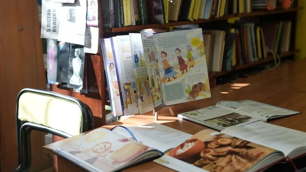 114 тисяч історій та книжковий торт: як Сумська обласна дитяча бібліотека святкує 105-річчя