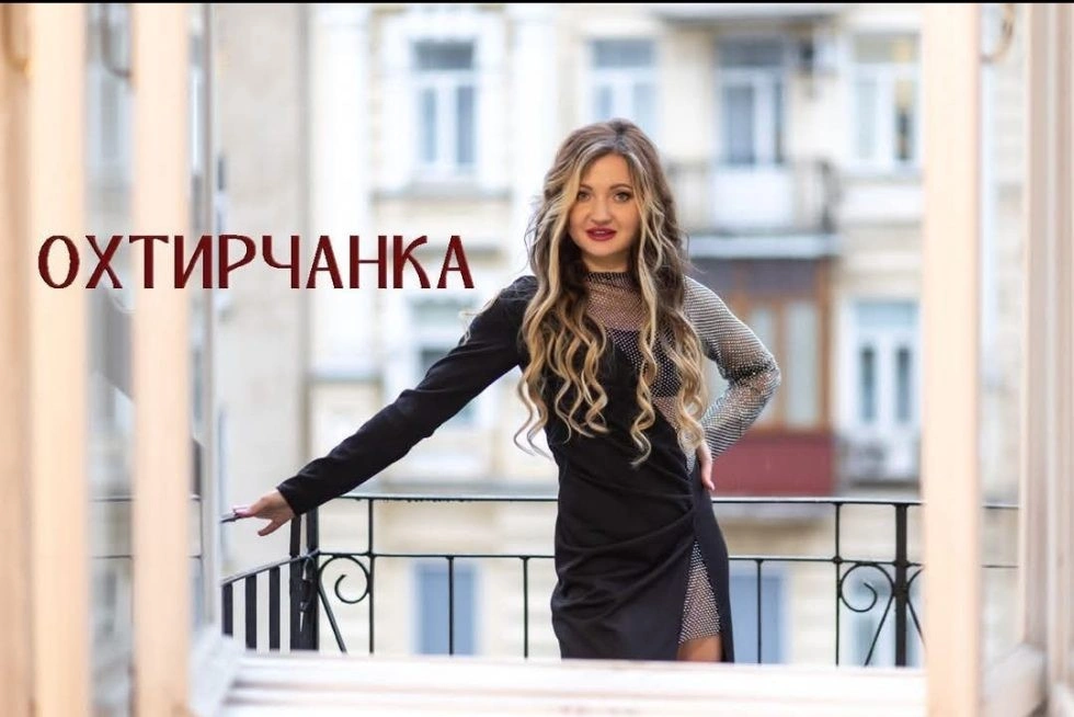 Голос незламності: військова співачка Охтирчанка поклала на музику легендарні вірші Лесі Українки