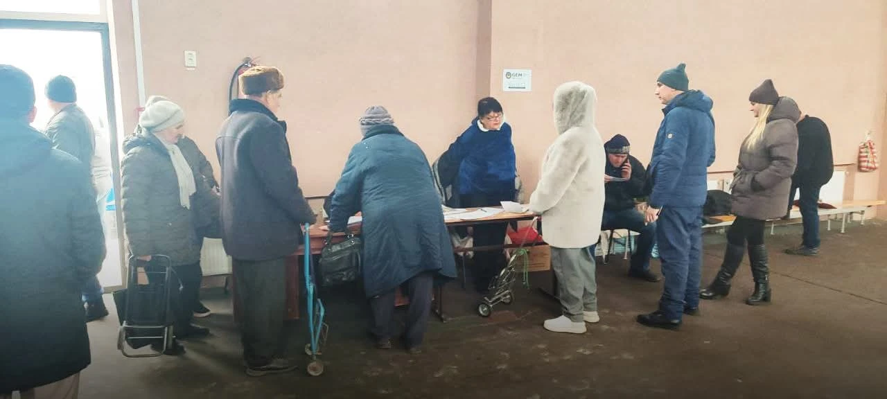 Гуманітарний десант в Охтирці: переселенці отримали допомогу від американських благодійників