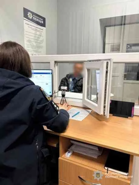 Напад з ножем на Охтирщині: поліція затримала рецидивиста за замах на вбивство дружини