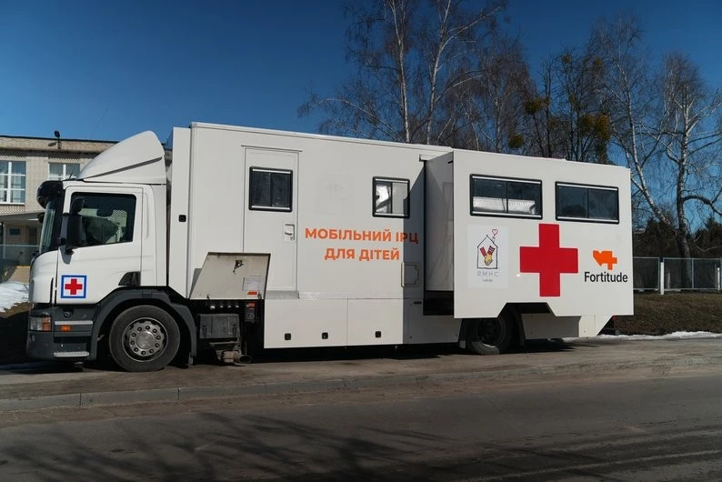 На Сумщині запустили унікальний мобільний хаб для реабілітації дітей