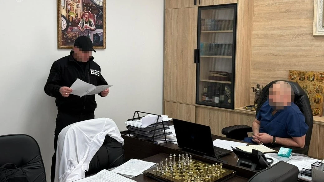 Схема на мільйони: посадовців трьох обласних лікарень підозрюють у махінаціях із медобладнанням