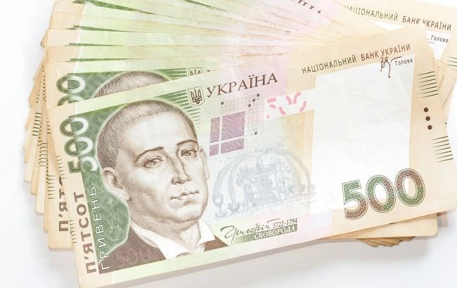 Квітневі доплати: хто з українців отримає по 1500 гривень прямо на картку