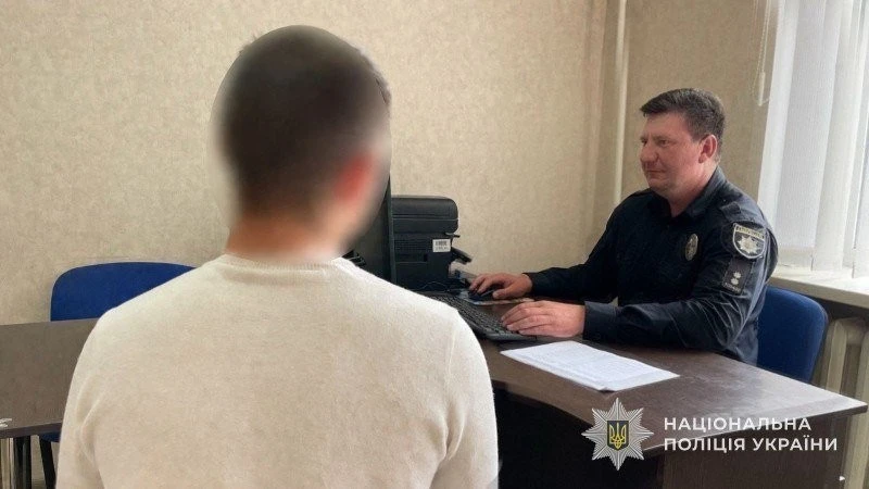 Різанина у Глухові: поліція затримала чоловіка за напад на відвідувача закладу