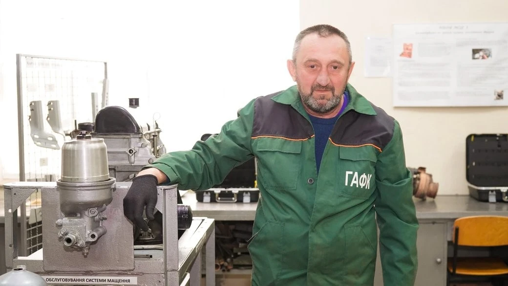 Опанувати професію у 60 років після обстрілів та евакуації: історія незламного переселенця на Сумщині