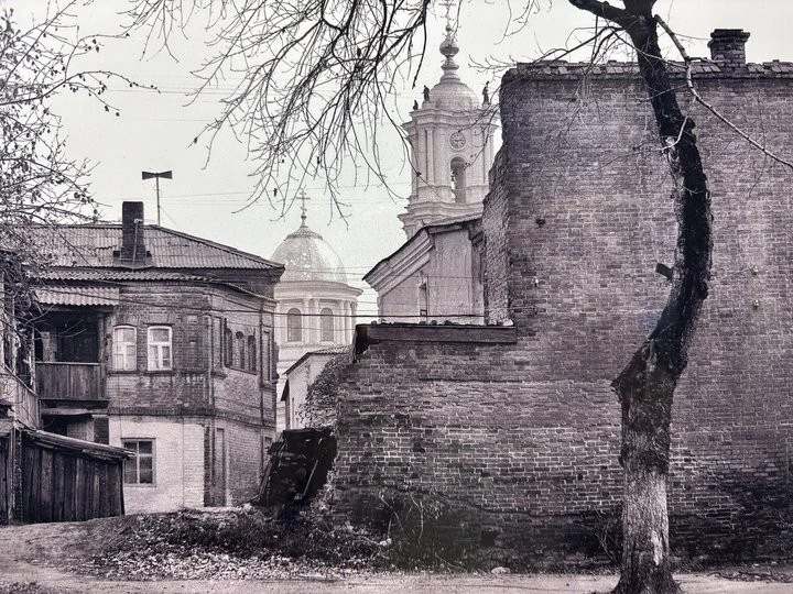 Творчий шлях довжиною в 55 років: фотовиставка Ігоря Ройченка відкрилася в Сумах