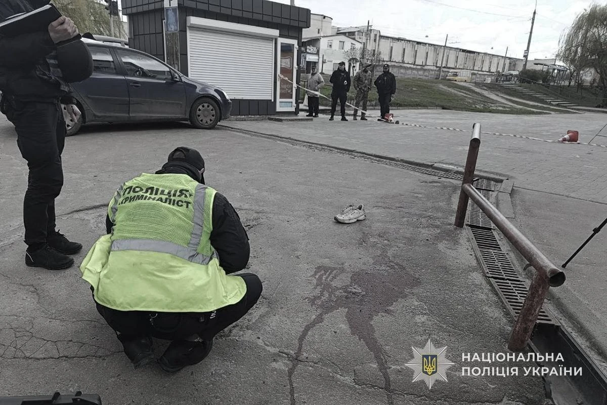 Різанина біля супермаркету в Сумах: обвинуваченому в убивстві загрожує десятирічний тюремний термін