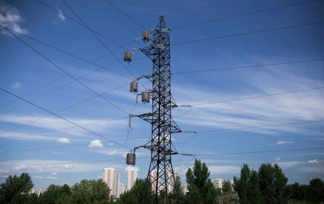 Цінові ліміти блокують постачання європейського світла в Україну: пояснення енергетика